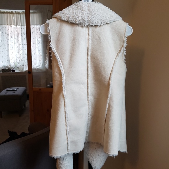 Faux sheepskin vest - Picture 2 of 2